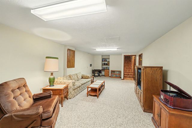 2436 Village Ln, Salina, KS 67401