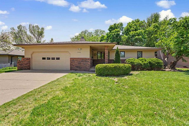 2436 Village Ln, Salina, KS 67401