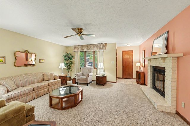 2436 Village Ln, Salina, KS 67401