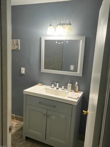 25344 Shiawassee Circle 210, Southfield, MI 48033