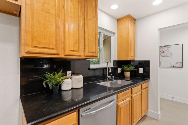 3908 Westporter Dr, Sacramento, CA 95826