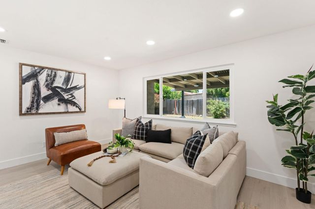 3908 Westporter Dr, Sacramento, CA 95826