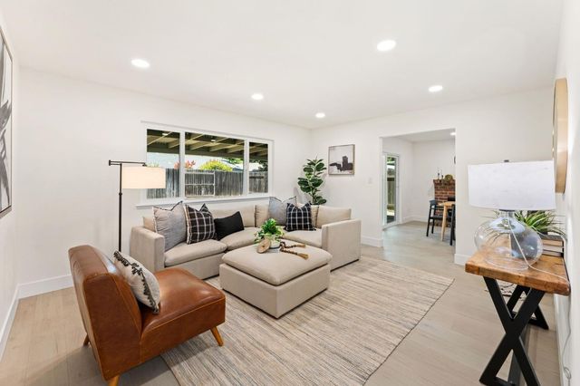3908 Westporter Dr, Sacramento, CA 95826
