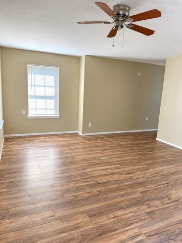 4714 Oleander Street D, Bacliff, TX 77518