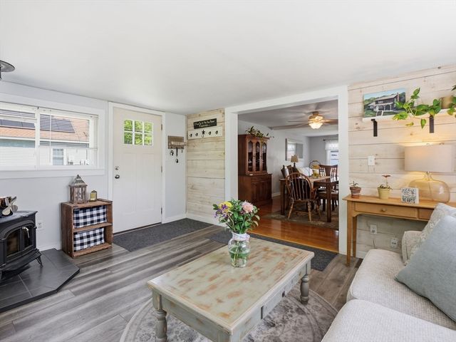 96 Swan Ave, Fitchburg, MA 01420