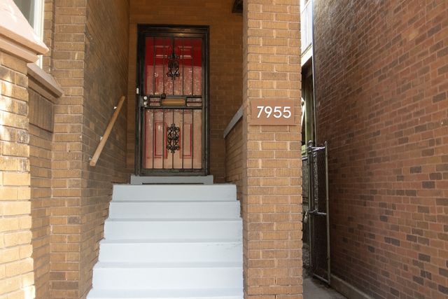 7955 S Chappel Avenue, Chicago, IL 60617
