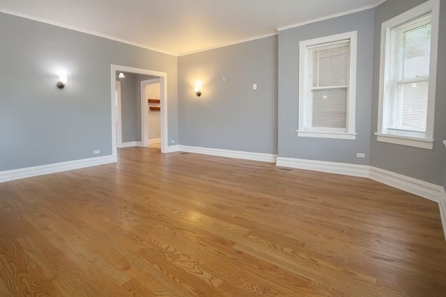 7955 S Chappel Avenue, Chicago, IL 60617