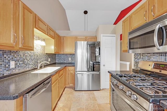 30881 Lee Frank Lane, Madison Heights, MI 48071