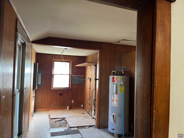 801 W 7th Ave, Emporia, KS 66801