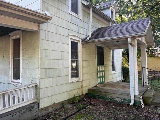 801 W 7th Ave, Emporia, KS 66801