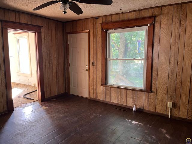 801 W 7th Ave, Emporia, KS 66801