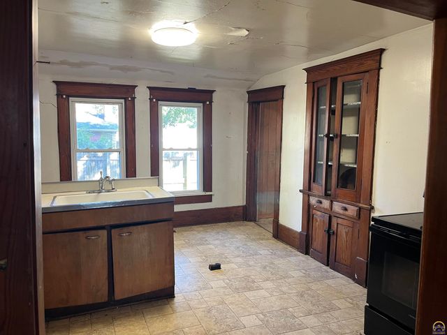 801 W 7th Ave, Emporia, KS 66801