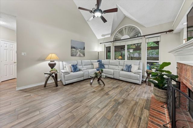 4016 Stone Brooke Drive, Grapevine, TX 76051