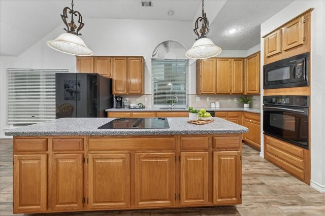 4016 Stone Brooke Drive, Grapevine, TX 76051