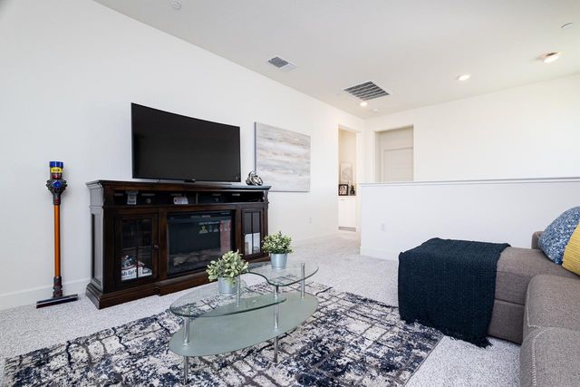 3596 Birdland Ave, Sacramento, CA 95835