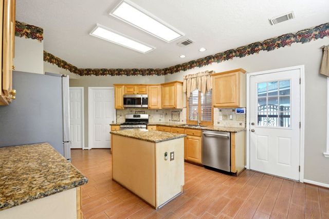 2718 Honeysuckle Walk, Spring, TX 77388
