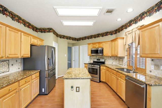 2718 Honeysuckle Walk, Spring, TX 77388
