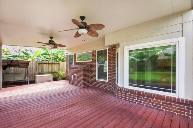 2718 Honeysuckle Walk, Spring, TX 77388