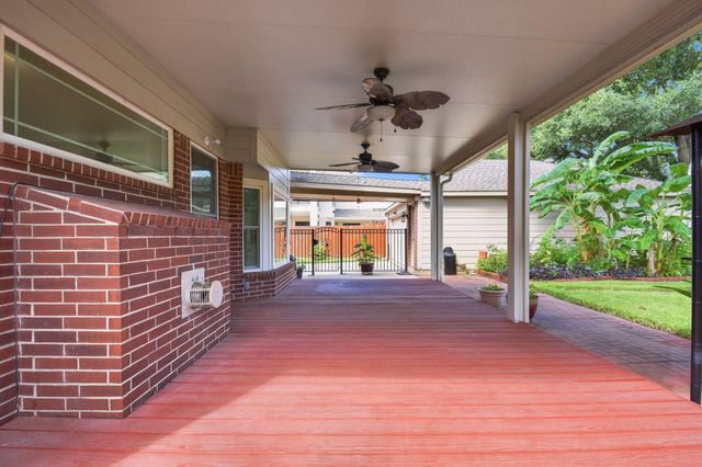 2718 Honeysuckle Walk, Spring, TX 77388