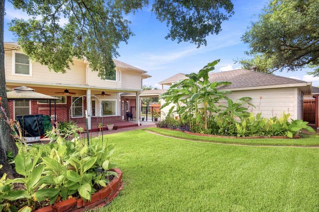 2718 Honeysuckle Walk, Spring, TX 77388
