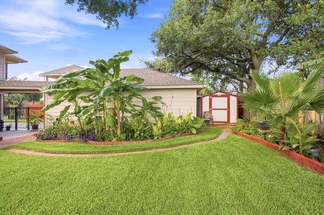 2718 Honeysuckle Walk, Spring, TX 77388