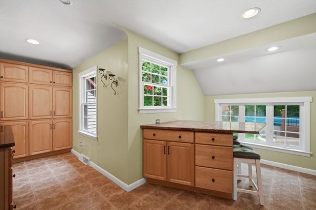 75 Tioga St, Springfield, MA 01128
