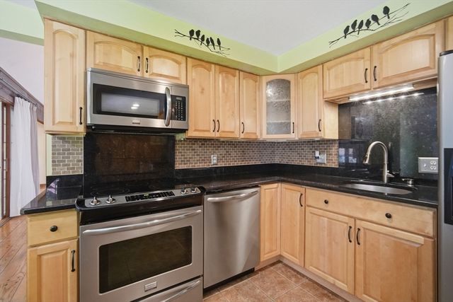 75 Tioga St, Springfield, MA 01128