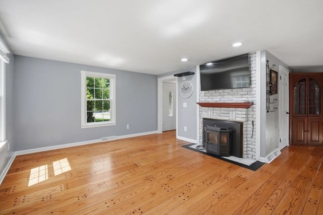 75 Tioga St, Springfield, MA 01128