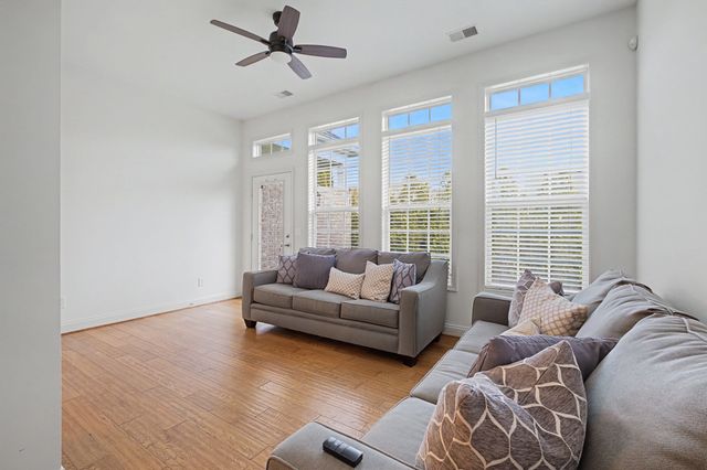 1124 Chickadee Cir, Hermitage, TN 37076