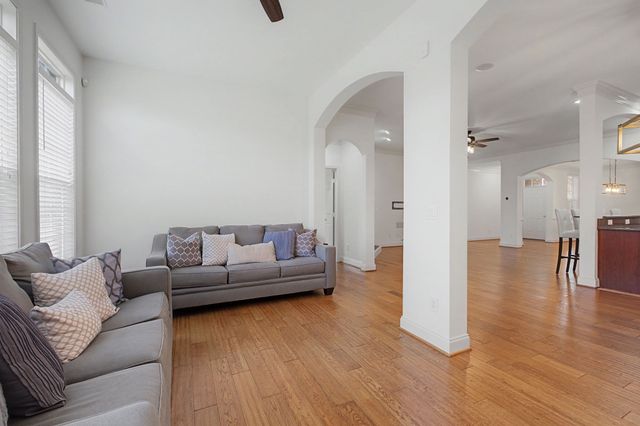 1124 Chickadee Cir, Hermitage, TN 37076