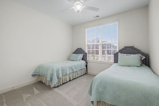 1124 Chickadee Cir, Hermitage, TN 37076