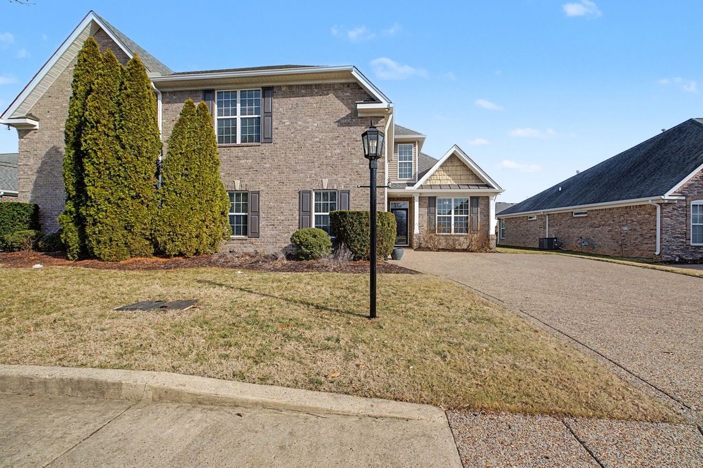 1124 Chickadee Cir, Hermitage, TN 37076