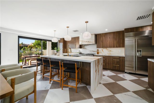 5 Curl, Corona Del Mar, CA 92625