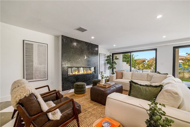 5 Curl, Corona Del Mar, CA 92625