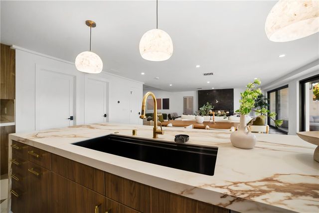 5 Curl, Corona Del Mar, CA 92625