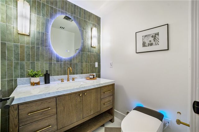 5 Curl, Corona Del Mar, CA 92625