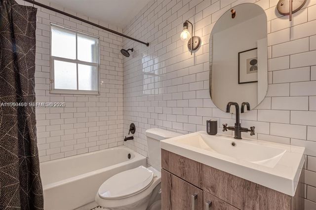 3080 Carysfort Ln, Margate, FL 33063