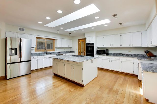 1104 Nottingham Lane, Elgin, IL 60120