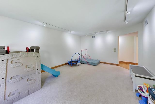 1104 Nottingham Lane, Elgin, IL 60120