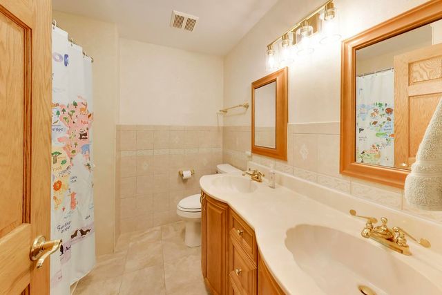 1104 Nottingham Lane, Elgin, IL 60120