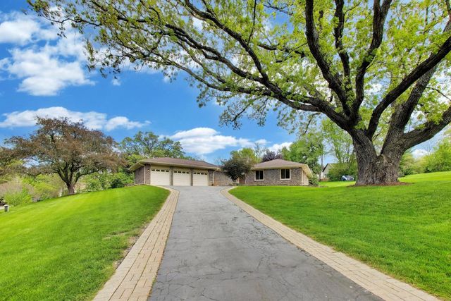 1104 Nottingham Lane, Elgin, IL 60120