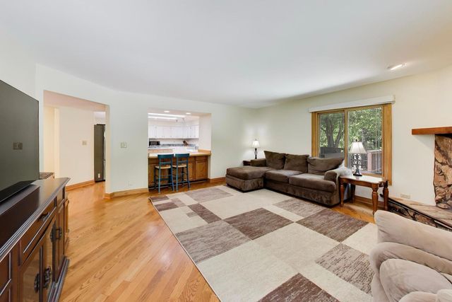 1104 Nottingham Lane, Elgin, IL 60120