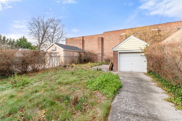 18547 80th Road, Jamaica Estates, NY 11432