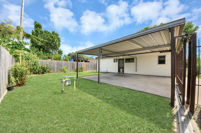 2212 Raspberry Lane, Pasadena, TX 77502