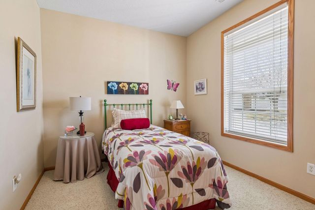 806 Roundhouse Street, Shakopee, MN 55379