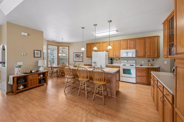 806 Roundhouse Street, Shakopee, MN 55379