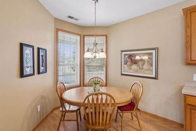 806 Roundhouse Street, Shakopee, MN 55379