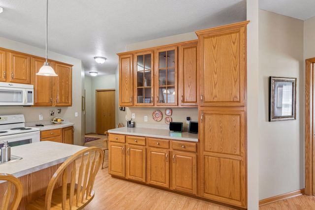 806 Roundhouse Street, Shakopee, MN 55379