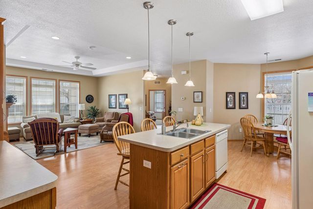 806 Roundhouse Street, Shakopee, MN 55379