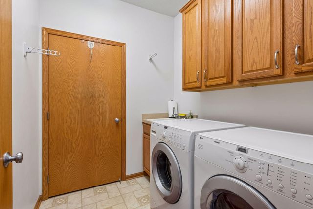 806 Roundhouse Street, Shakopee, MN 55379